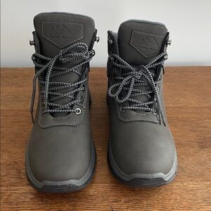 Polar Armor Men’s Olympus Grey Boots. Size 10M.